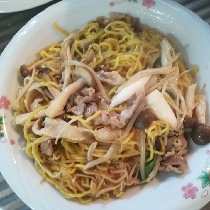 つまみにも、主食にも大活躍　焼きラーメン醤油味